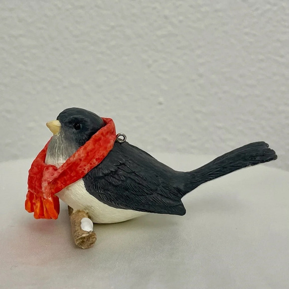 1998 Hallmark Keepsake Warm and Cozy Bird with Red Scarf Christmas Ornament. - Picture 5 of 12